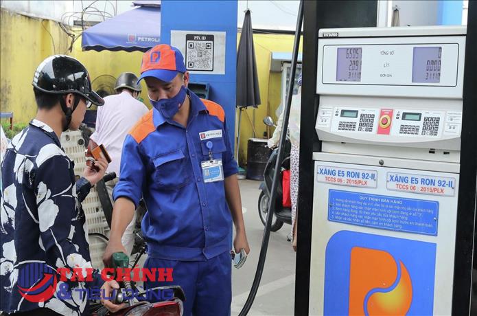 Lý do giá xăng trong nước được giữ nguyên trong kỳ điều chỉnh vừa qua?