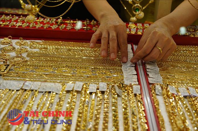 Giá vàng hôm nay 24/8: Vàng trong nước giao dịch quanh mức 67 triệu đồng/lượng
