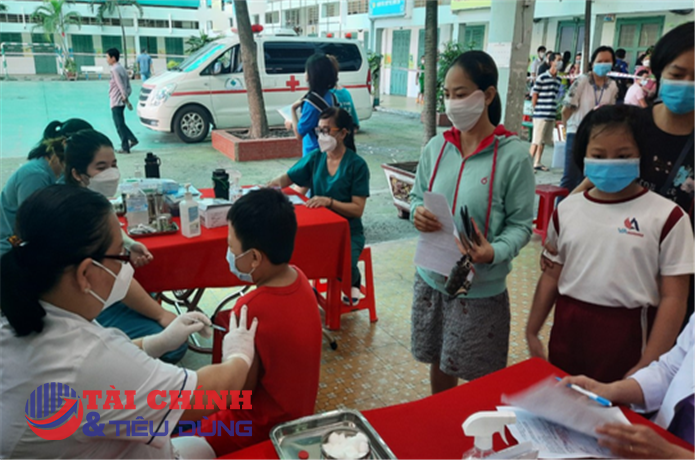TP.HCM bố trí thêm xe tiêm vắc xin Covid-19 lưu động cho học sinh