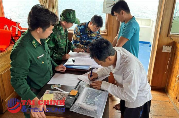 Bắt giữ phương tiện vận chuyển hơn 100 m3 dầu DO không rõ nguồn gốc