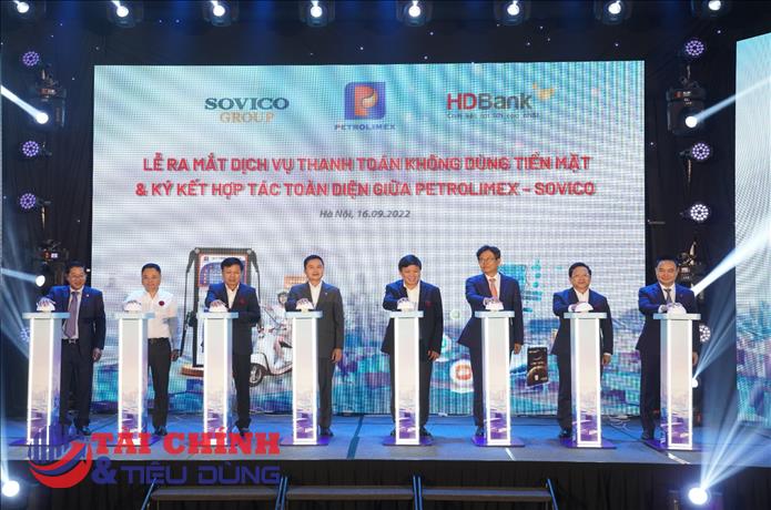 Petrolimex ra mắt dịch vụ thanh toán không dùng tiền mặt