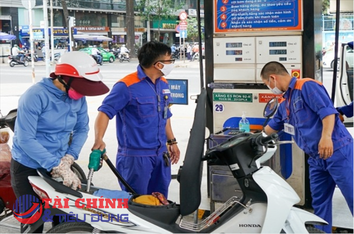 Giá xăng tiếp tục giảm, về mức thấp nhất từ đầu năm