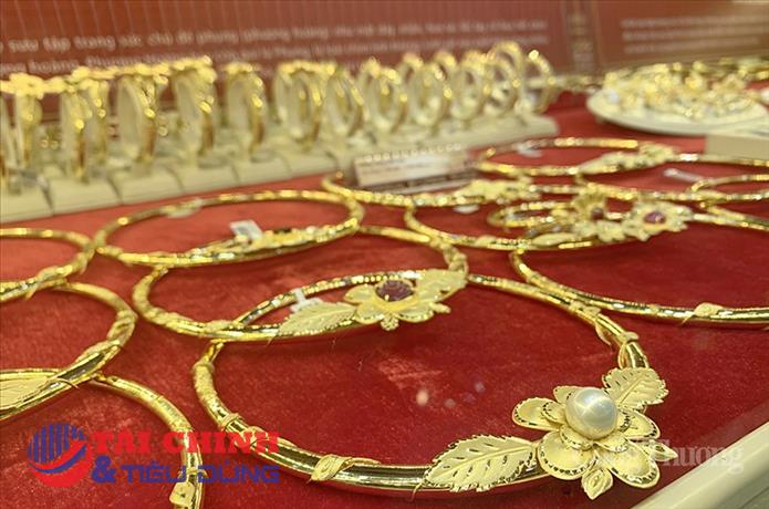 Giá vàng hôm nay 28/9: Vàng trong nước giao dịch quanh ngưỡng 64,6 - 65,6 triệu đồng/lượng
