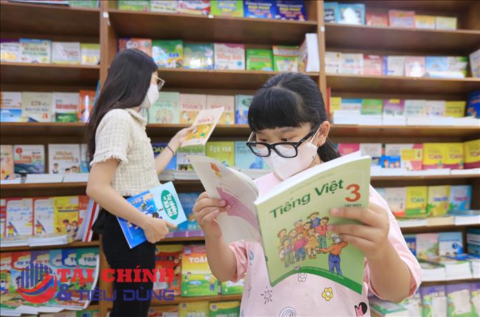 Bộ GD-ĐT: Sách giáo khoa mới sẽ được tinh giản để giảm giá thành