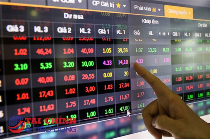 Thanh khoản trên HOSE: Tháng 9 giảm cả giá trị và khối lượng giao dịch