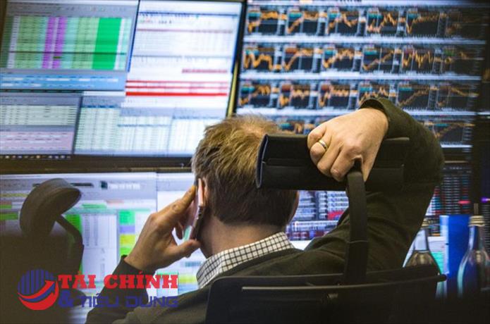 Cổ phiếu tài chính kéo giảm VN-Index, khối ngoại tiếp tục mua ròng trên sàn HNX