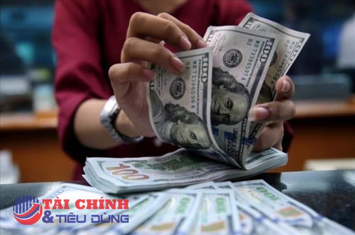 Ngân hàng Nhà nước tăng giá bán USD lênh mức kịch trần