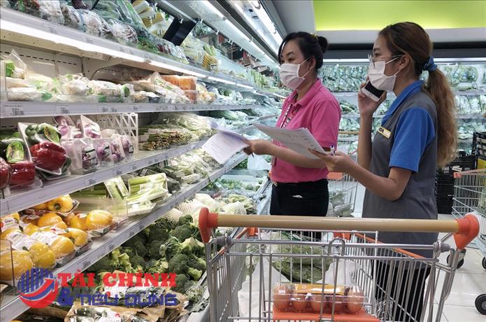 Phó Thủ tướng chỉ đạo giám sát chặt chẽ biến động giá các mặt hàng thiết yếu