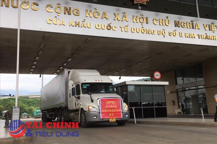 Gần 70 tấn sầu riêng xuất khẩu chính ngạch sang Trung Quốc qua cửa khẩu Lào Cai