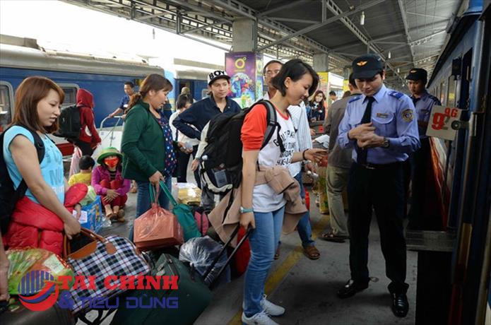 Đình chỉ các tổ tàu bị phản ánh 'bao khách' trên tàu SE1