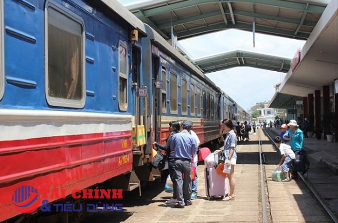 Trẻ em được miễn, giảm giá vé tàu Tết Quý Mão