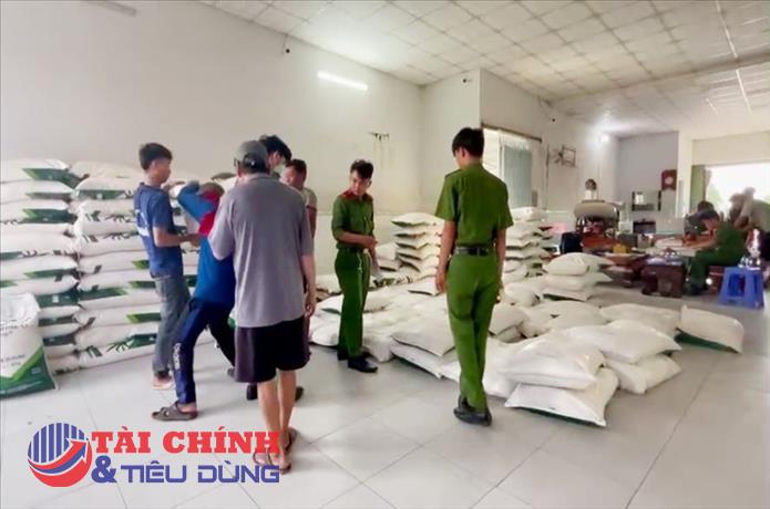 Phát hiện 5 tấn đường cát nhập lậu được 'phù phép' thành đường Myanmar