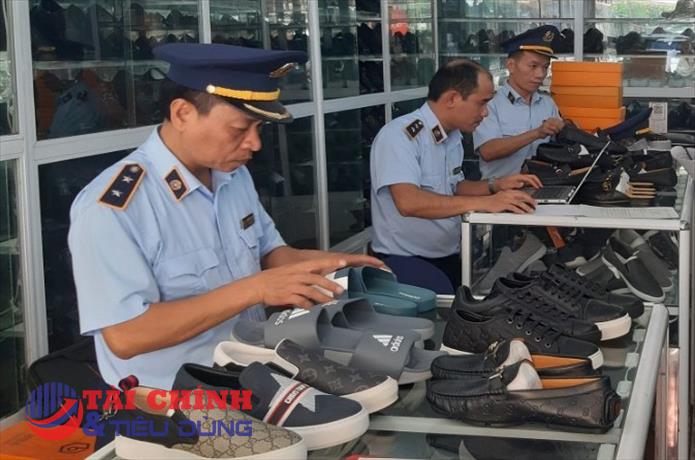 Lạng Sơn: Phát hiện hộ kinh doanh buôn bán hàng hóa giả mạo nhãn hiệu nổi tiếng
