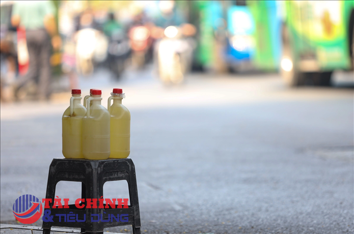Bộ Công Thương chỉ đạo xử nghiêm hành vi bán xăng qua thùng, can, chai