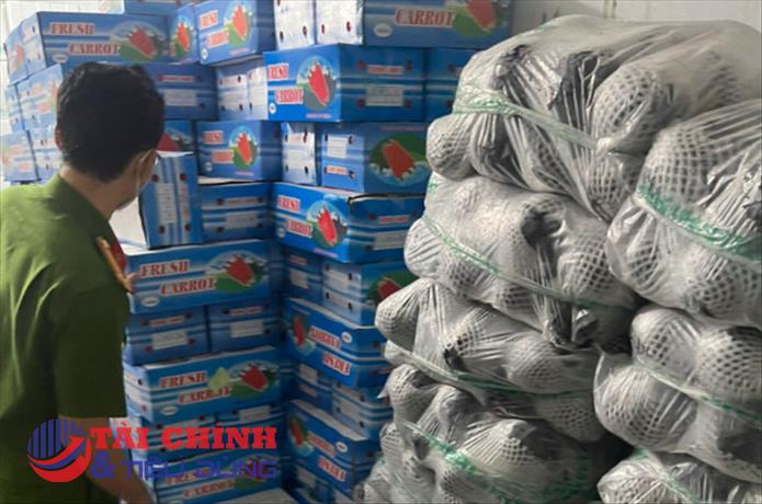 Gần 12 tấn rau củ giả mạo "hàng Đà Lạt" chờ đưa vào chợ tiêu thụ bị phát hiện