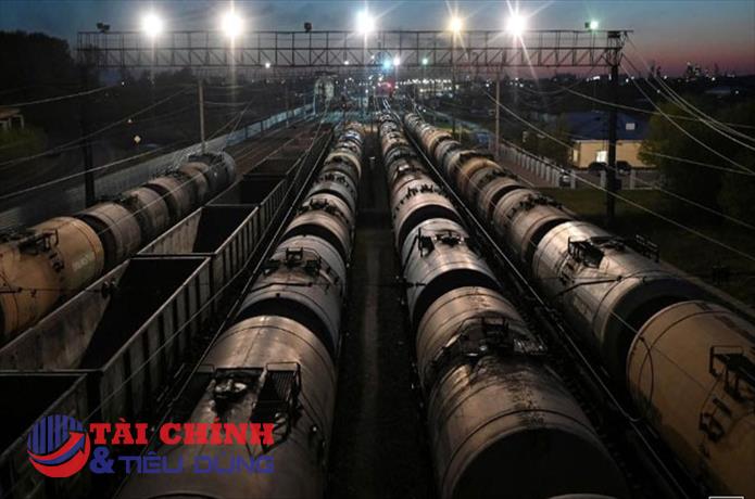 Giá xăng dầu hôm nay 16/11: Thị trường ngập trong sắc đỏ, dầu thô giảm gần 3 USD/thùng
