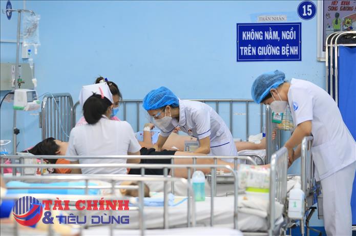 Số người mắc sốt xuất huyết vượt 300.000 ca, nhiều trường hợp trở nặng