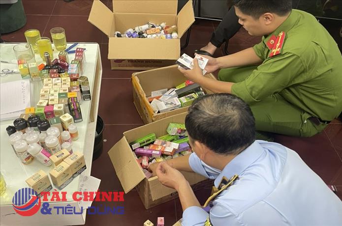 Hà Nội: Thu giữ hàng trăm sản phẩm thuốc lá điện tử trên địa bàn quận Tây Hồ