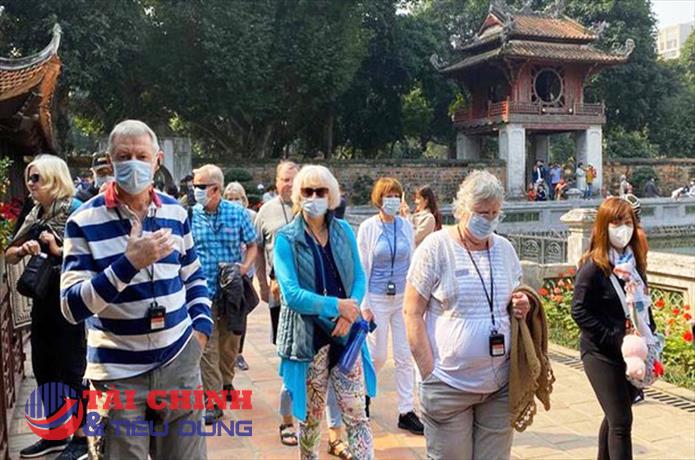 Gần 3 triệu lượt du khách quốc tế đến Việt Nam trong 11 tháng