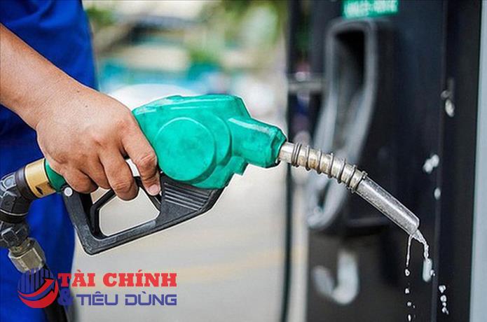Bộ Tài chính đề xuất điều chỉnh mức thuế BVMT với xăng, dầu, mỡ nhờn năm 2023
