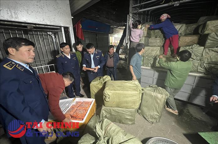 Tiếp tục bắt giữ số lượng khủng tràng trứng đông lạnh không rõ nguồn gốc