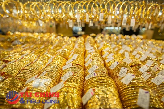 Giá vàng hôm nay 4/1: Tiếp tục đà tăng rực rỡ đầu năm mới