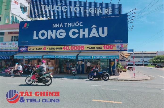 Sản phẩm kém chất lượng được bày bán tại nhà thuốc Long Châu