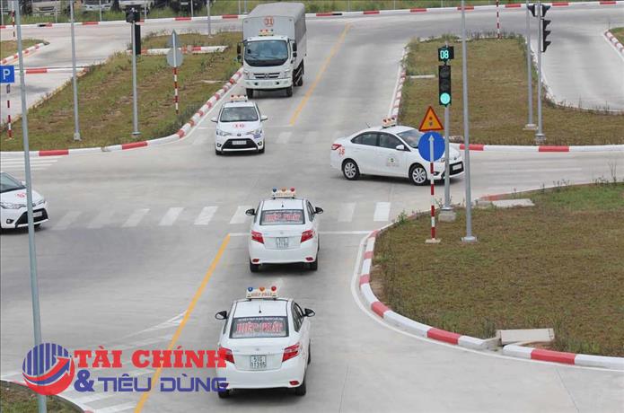 Bộ Tài chính đề xuất tăng mức phí thi sát hạch lái xe máy, ôtô