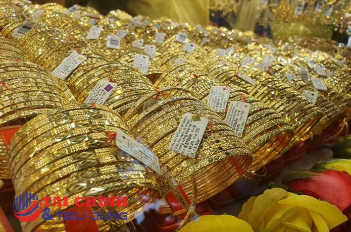 Giá vàng giảm mạnh trước ngày vía Thần Tài