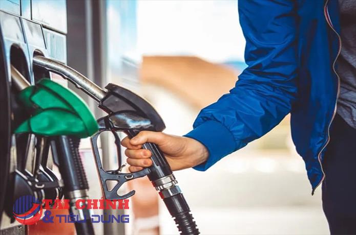 Đề xuất điều chỉnh giá xăng dầu hàng tuần, nghỉ lễ vẫn điều hành