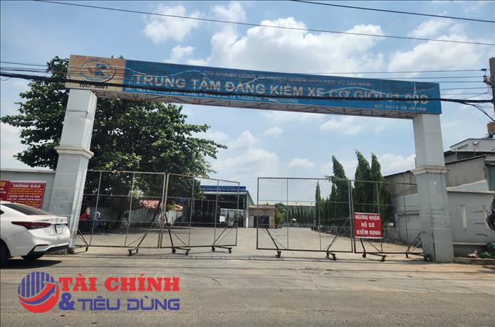 Công an Bình Dương khám xét Trung tâm đăng kiểm 61-09D