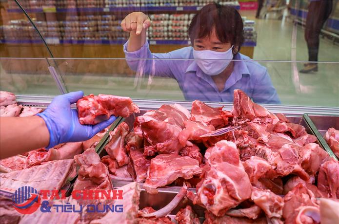 Giá thịt heo hôm nay 21/4: Giá thịt tại chợ truyền thống chưa có dấu hiệu giảm