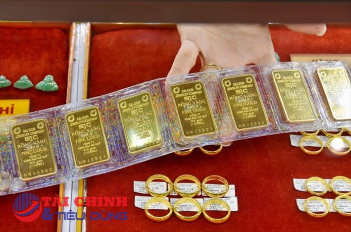 Vì sao vàng SJC 'một mình một chợ', giá tăng cao vô lý?
