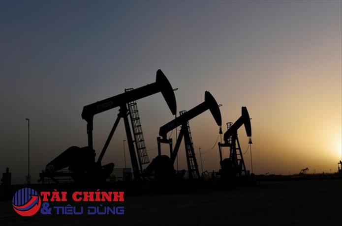 Giá xăng dầu hôm nay 24/1: Nhích dần đến mốc 80 USD/thùng