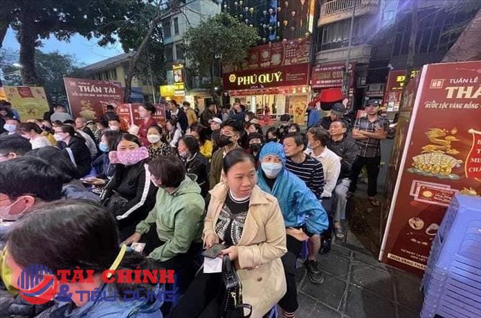 Ngày vía Thần tài giá vàng diễn biến "dị": Kẻ mua đã lỗ nặng, người bán lời to