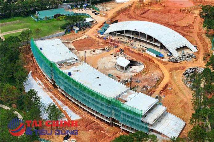 Quá thời hạn tháo dỡ, công trình sai phạm tại dự án sân golf Đồi Cù Đà Lạt vẫn tồn tại
