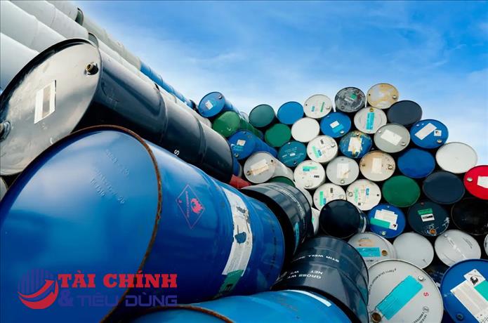 Giá xăng dầu hôm nay 19/3: Tiến sát mốc 87 USD/thùng