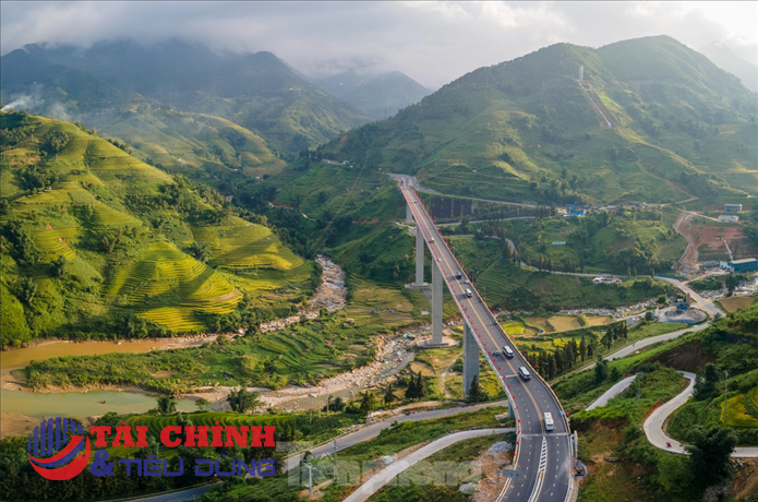 Tạm dừng thu phí đường nối cao tốc Nội Bài - Lào Cai đến Sa Pa
