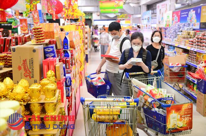 Khuyến mại cuối năm: Giá rẻ cho người mua hay lợi thế cho các ‘ông lớn’ bán lẻ?