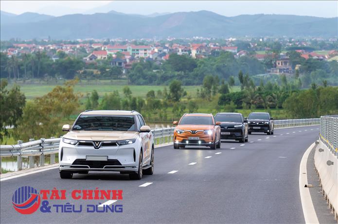 Thị trường ô tô Việt Nam lập đỉnh doanh số mới