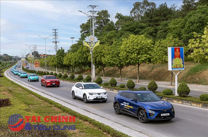 Doanh số VinFast bằng tổng 3 hãng lớn cộng lại, lập chuẩn mới cho thị trường ô tô Việt