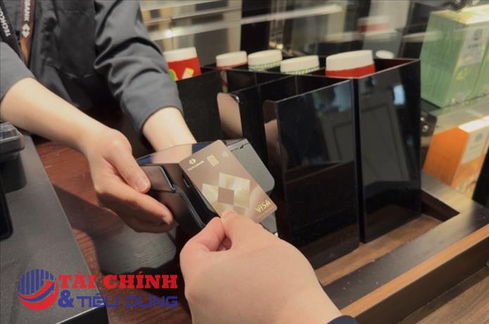 Techcombank ra mắt thẻ tín dụng Techcombank Visa Business Platinum, dẫn đầu đặc quyền tài chính vượt trội cho doanh nghiệp: miễn lãi tối đa tới 86 ngày, hạn mức lên đến 10 tỷ đồng