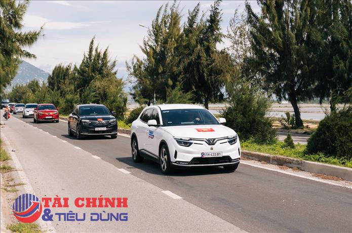 VinFast tặng quà tết "khủng" - lên tới 3 năm sạc pin miễn phí cho khách hàng