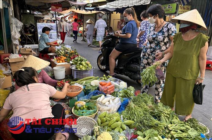 Hà Nội: Chợ dân sinh hoạt động trở lại, kỳ vọng giá hạ nhiệt sau rằm
