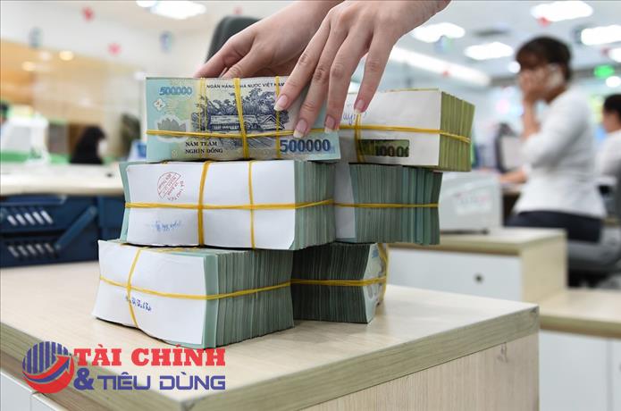 Dòng tiền quay lại ngân hàng, tiền gửi dân cư vượt 7,83 triệu tỷ đồng
