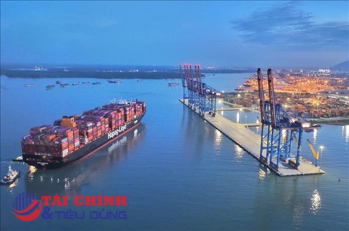 Căng thẳng tại Iran khiến vận tải biển, hàng không toàn cầu chao đảo