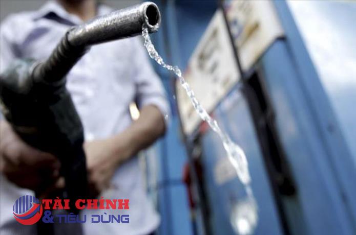 Giá xăng dầu hôm nay 11/3: Xăng RON95 tăng lên gần 30.000 đồng/lít