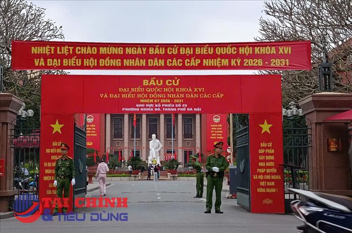 Lá phiếu đầu tiên của cử tri trẻ Hà Nội