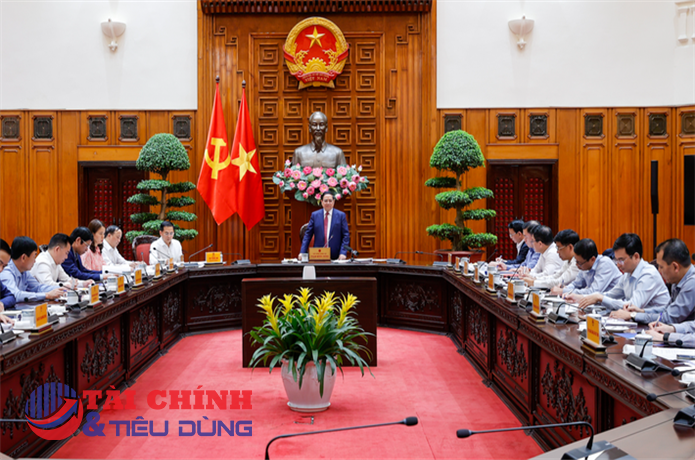 Thủ tướng: Nguồn cung xăng dầu và năng lượng cho sản xuất, tiêu dùng được đảm bảo