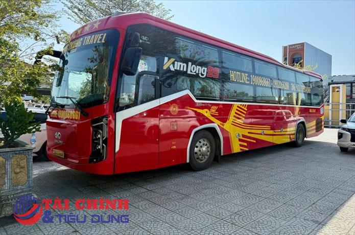 Bị Cục CSGT tước kiểm định, xe Kim Long 99 vẫn chở khách xuyên Việt